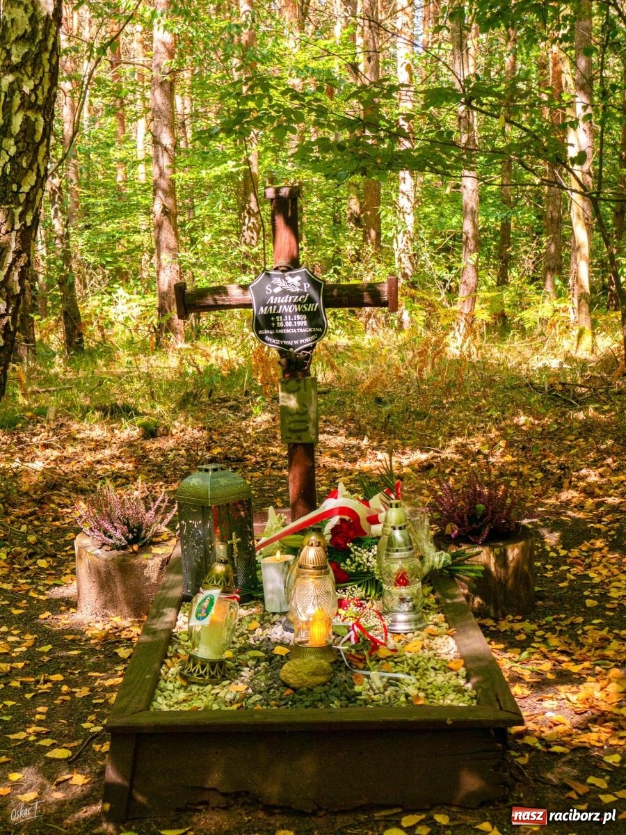 Zdjęcie w galerii na portalu naszraciborz.pl: 33. rocznica wielkiego pożaru lasów w Kuźni Raciborskiej – hołd dla bohaterów [FOTO i WIDEO] wiadomości z regionu