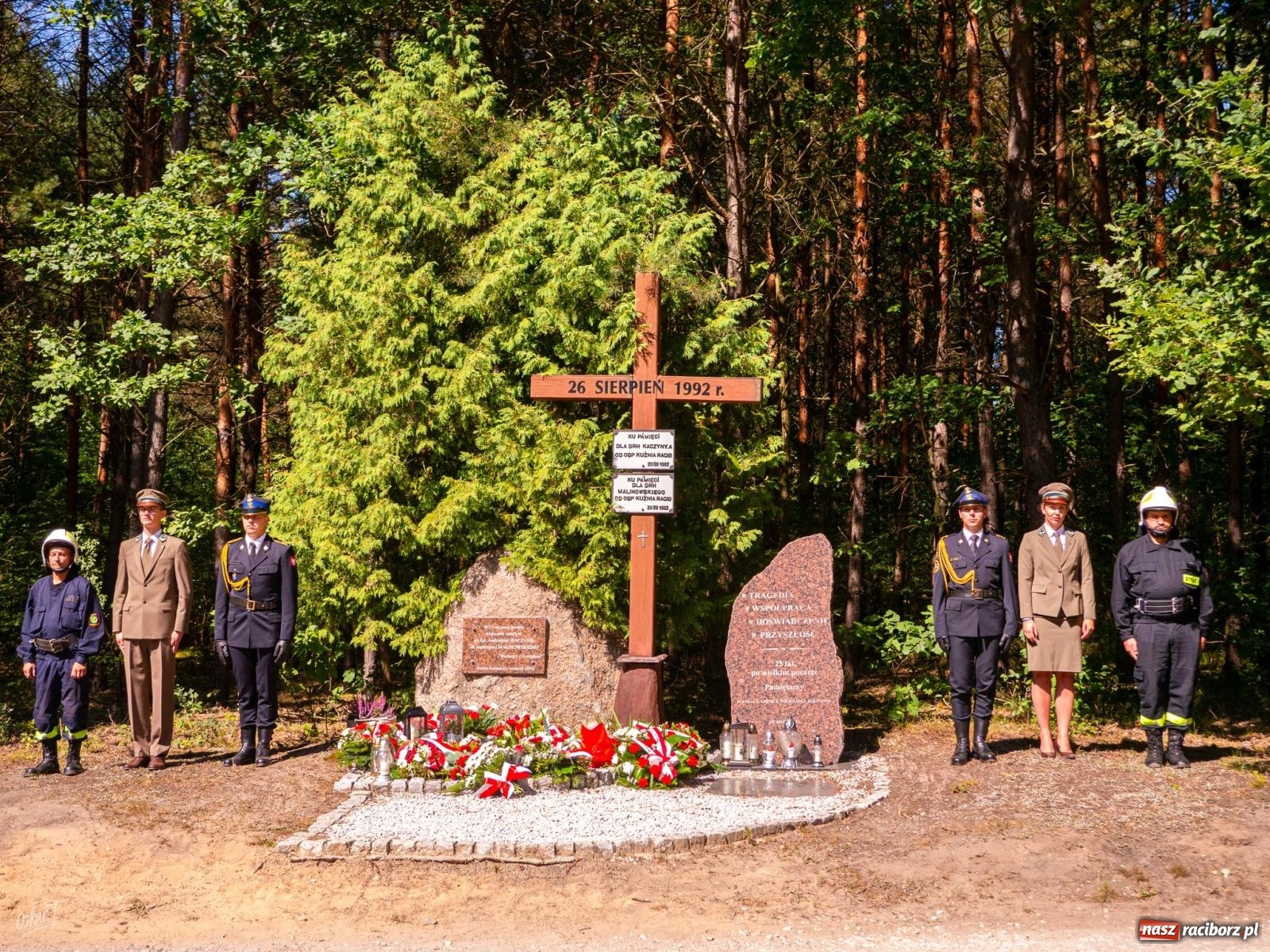 Zdjęcie w galerii na portalu naszraciborz.pl: 33. rocznica wielkiego pożaru lasów w Kuźni Raciborskiej – hołd dla bohaterów [FOTO i WIDEO] wiadomości z regionu