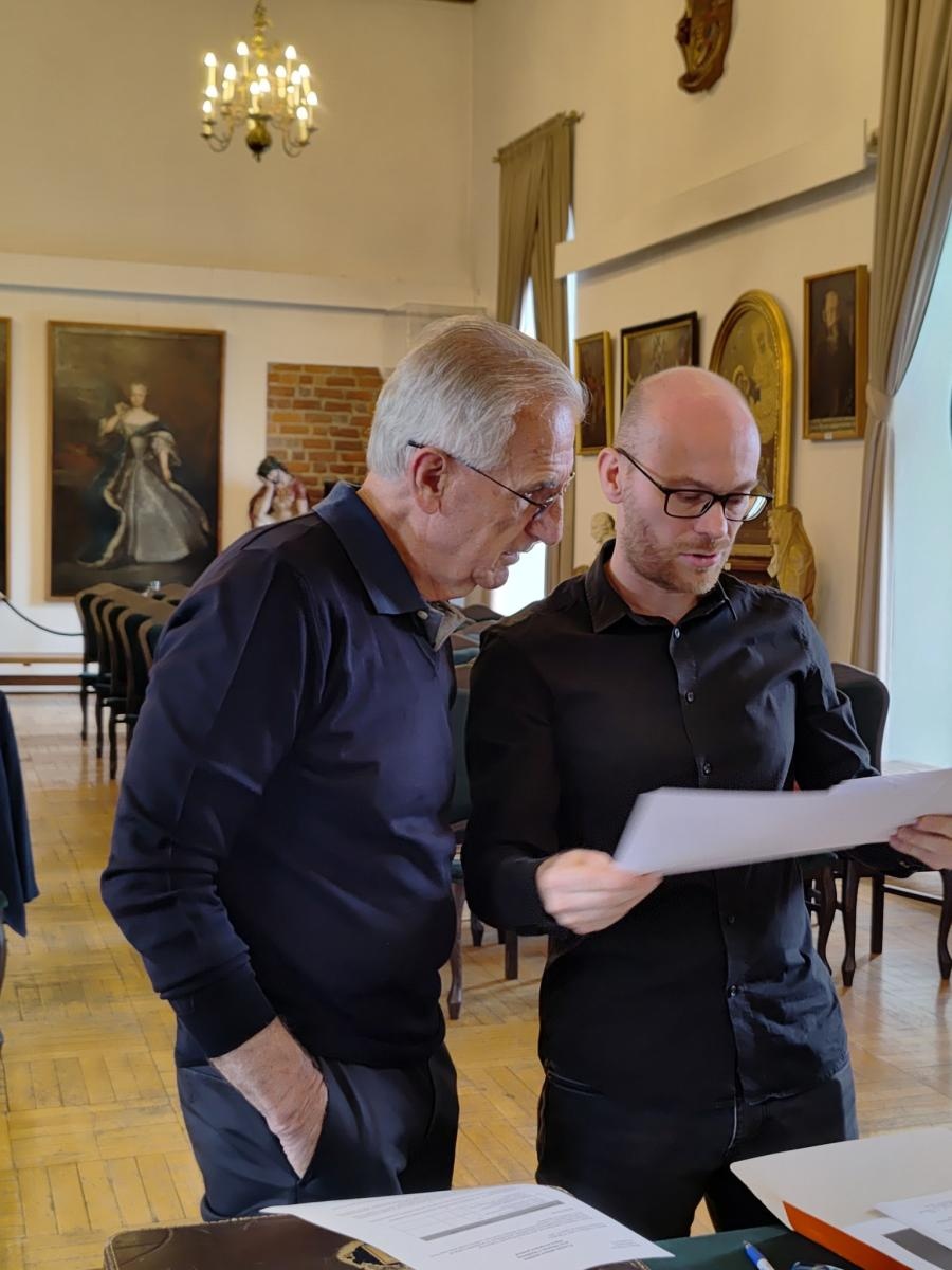 Zdjęcie w galerii na portalu naszraciborz.pl: Cenne pamiątki trafiły do raciborskiego Muzeum wiadomości z regionu