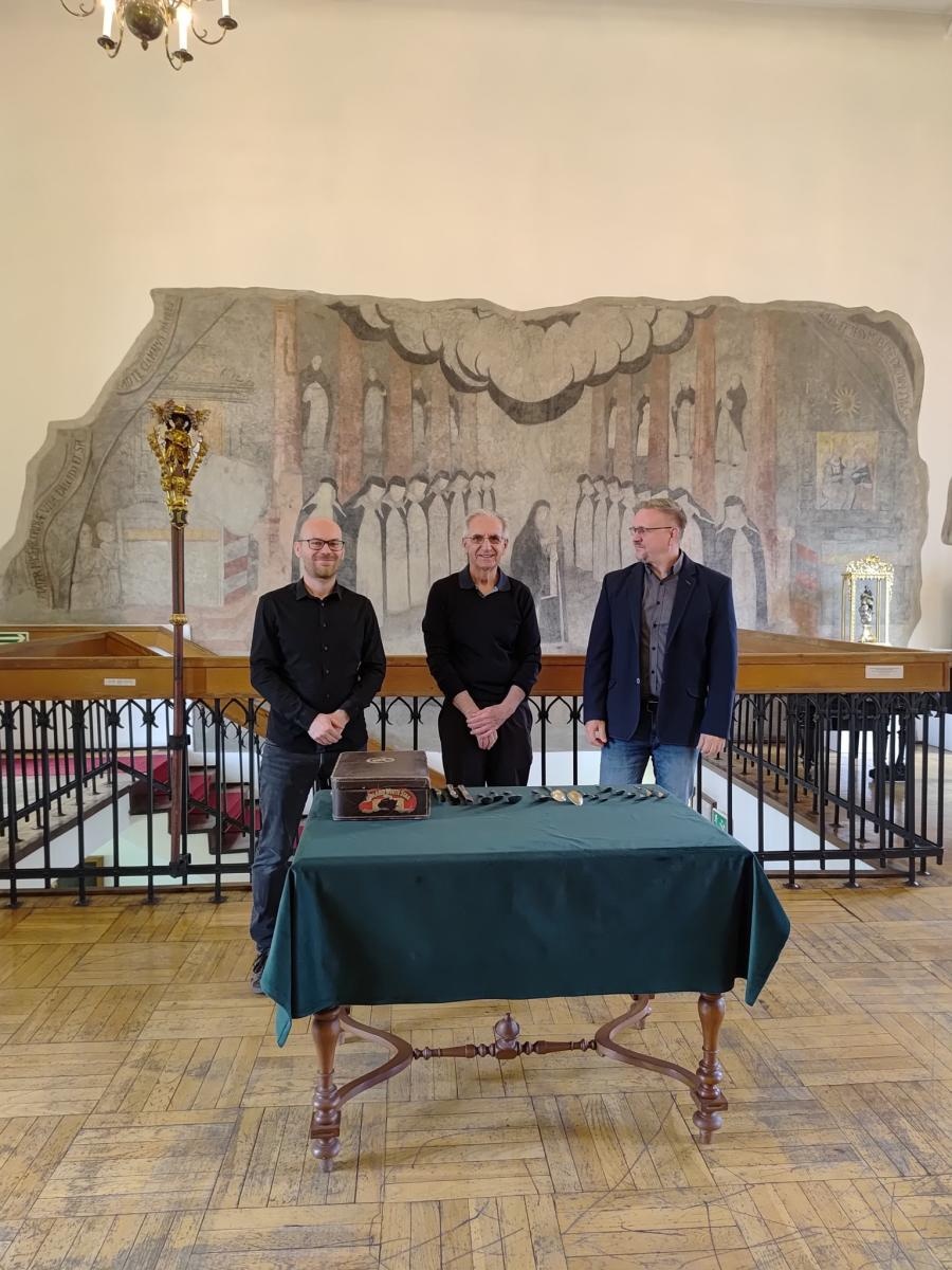 Zdjęcie w galerii na portalu naszraciborz.pl: Cenne pamiątki trafiły do raciborskiego Muzeum wiadomości z regionu