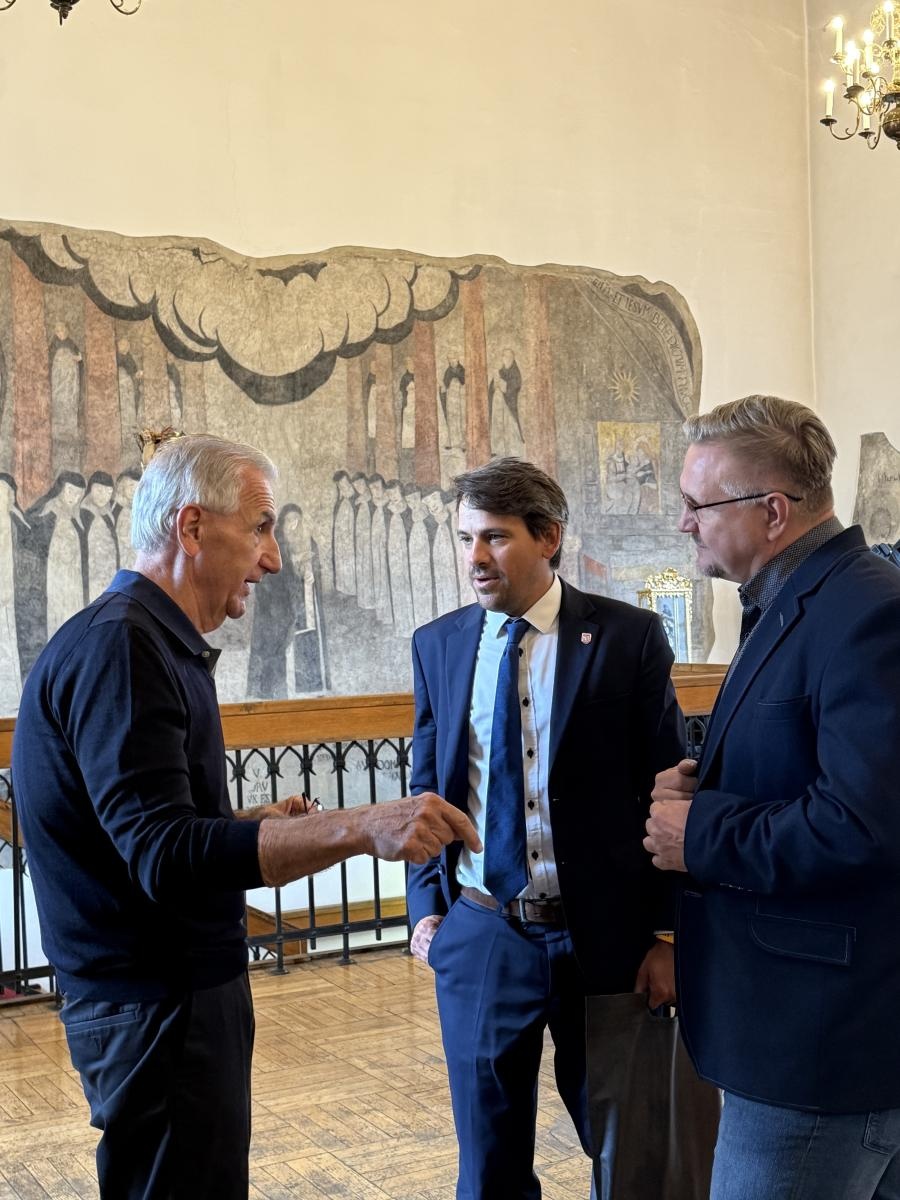 Zdjęcie w galerii na portalu naszraciborz.pl: Cenne pamiątki trafiły do raciborskiego Muzeum wiadomości z regionu