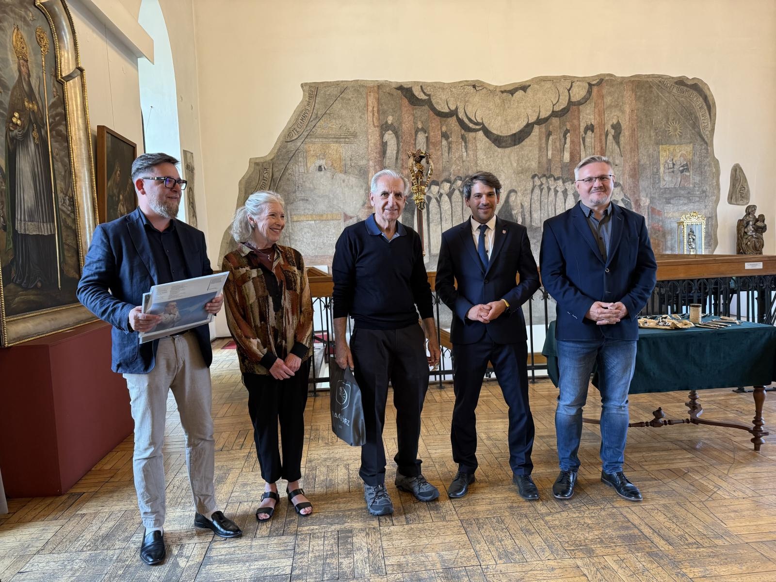 Zdjęcie w galerii na portalu naszraciborz.pl: Cenne pamiątki trafiły do raciborskiego Muzeum wiadomości z regionu