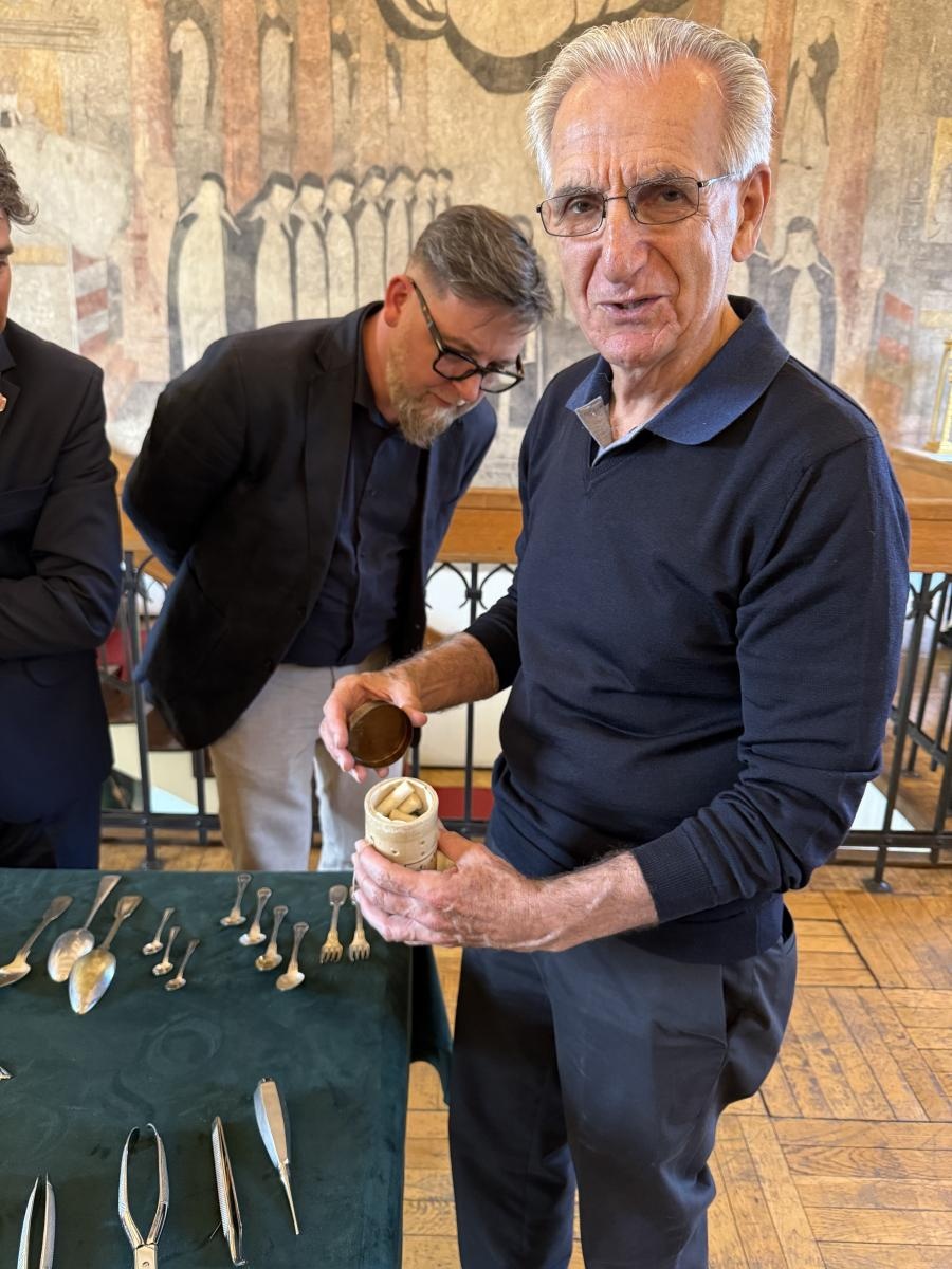 Zdjęcie w galerii na portalu naszraciborz.pl: Cenne pamiątki trafiły do raciborskiego Muzeum wiadomości z regionu