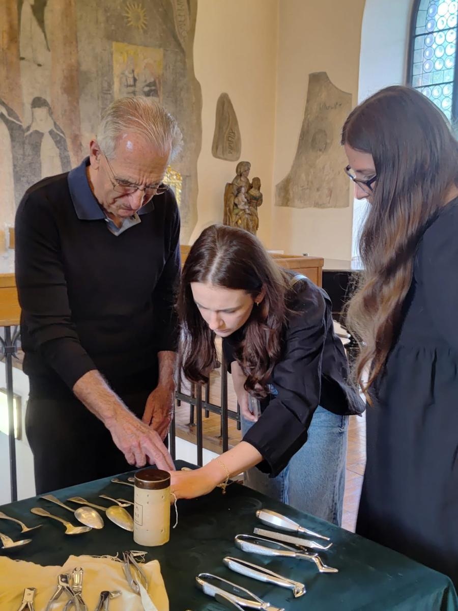 Zdjęcie w galerii na portalu naszraciborz.pl: Cenne pamiątki trafiły do raciborskiego Muzeum wiadomości z regionu