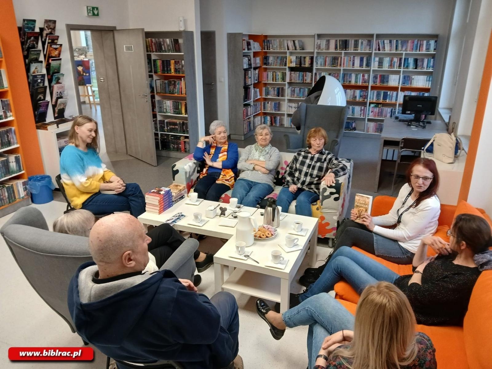 Zdjęcie w galerii na portalu naszraciborz.pl: Klubowe spotkania wracają do raciborskiej biblioteki wiadomości z regionu