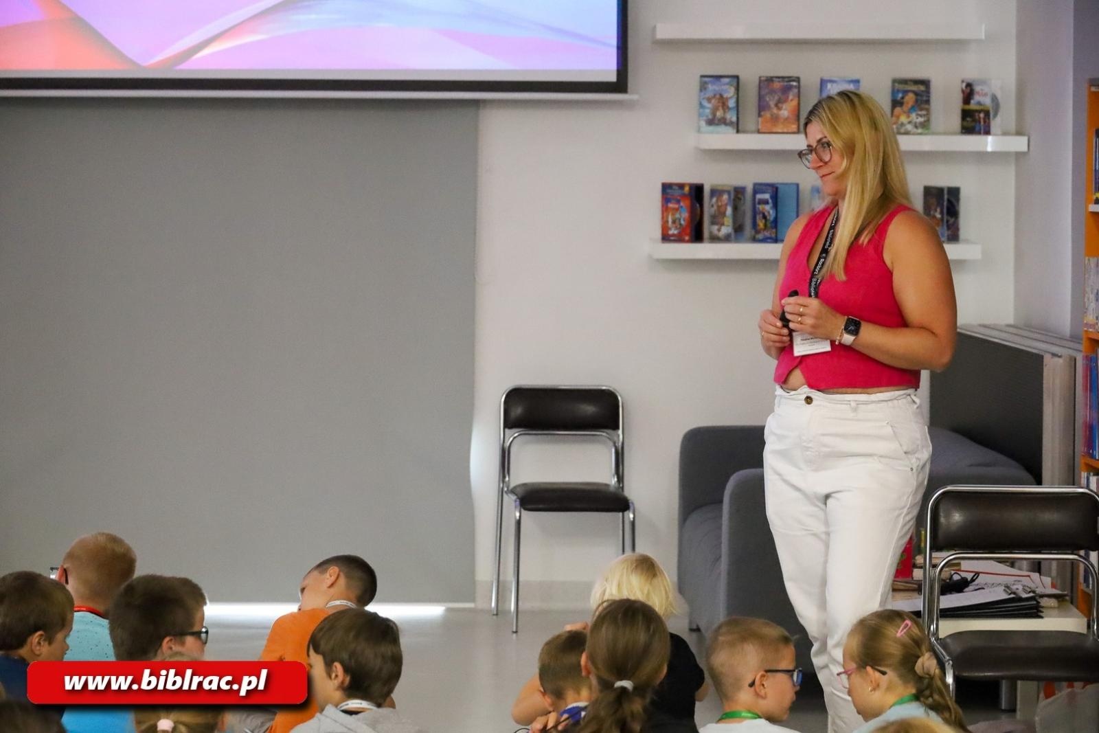 Zdjęcie w galerii na portalu naszraciborz.pl: Z Disneyem dookoła świata – ostatnie spotkanie stacjonarne w raciborskiej bibliotece wiadomości z regionu
