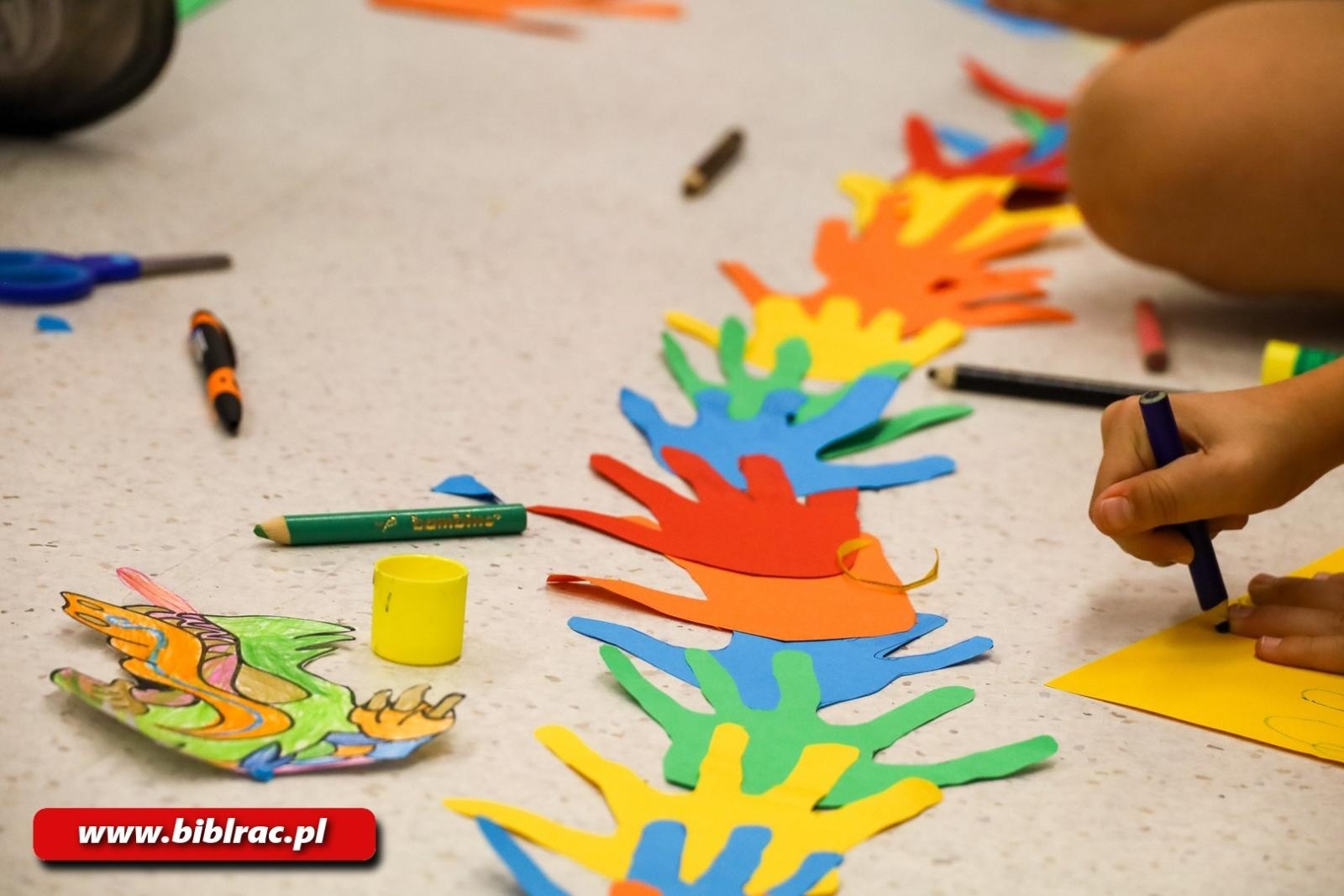 Zdjęcie w galerii na portalu naszraciborz.pl: Z Disneyem dookoła świata – ostatnie spotkanie stacjonarne w raciborskiej bibliotece wiadomości z regionu