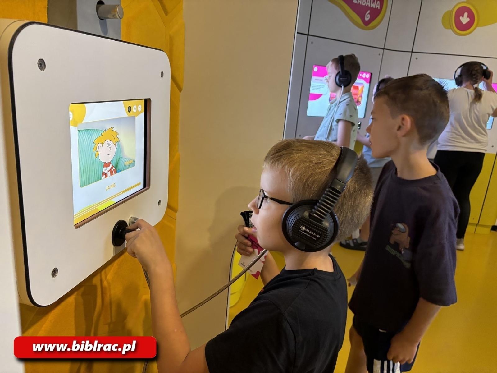 Zdjęcie w galerii na portalu naszraciborz.pl: Mamma Mia! Uczestnicy Lata z Biblioteką na wycieczce w Studiu Filmów Rysunkowych wiadomości z regionu