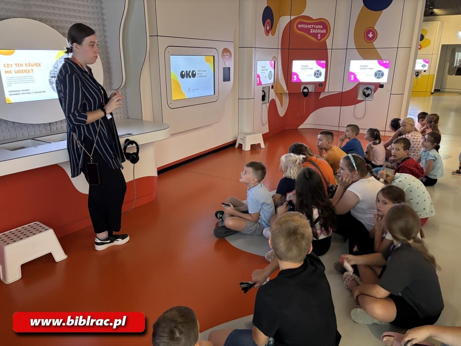 Zdjęcie w galerii na portalu naszraciborz.pl: Mamma Mia! Uczestnicy Lata z Biblioteką na wycieczce w Studiu Filmów Rysunkowych wiadomości z regionu