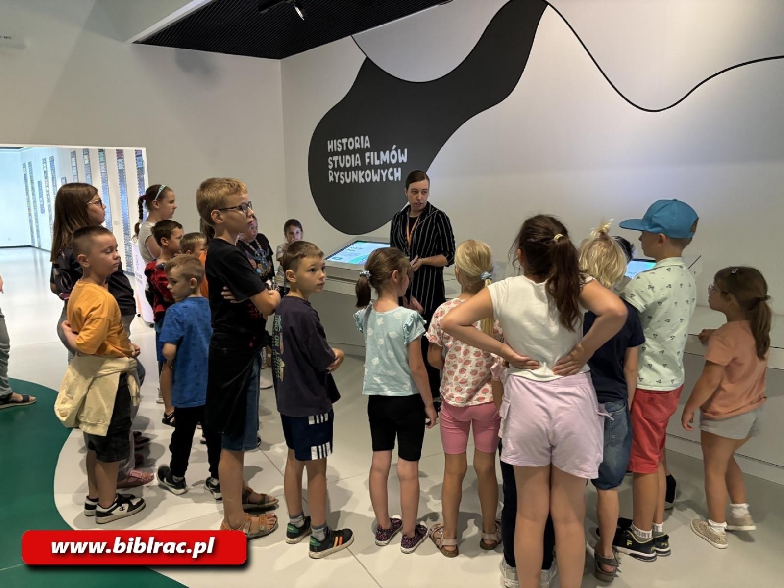 Zdjęcie w galerii na portalu naszraciborz.pl: Mamma Mia! Uczestnicy Lata z Biblioteką na wycieczce w Studiu Filmów Rysunkowych wiadomości z regionu