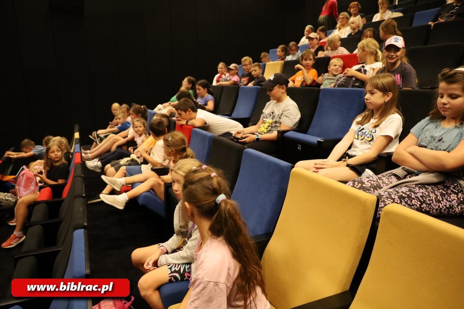 Zdjęcie w galerii na portalu naszraciborz.pl: Mamma Mia! Uczestnicy Lata z Biblioteką na wycieczce w Studiu Filmów Rysunkowych wiadomości z regionu