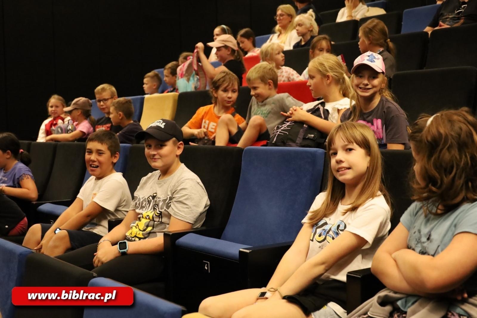 Zdjęcie w galerii na portalu naszraciborz.pl: Mamma Mia! Uczestnicy Lata z Biblioteką na wycieczce w Studiu Filmów Rysunkowych wiadomości z regionu