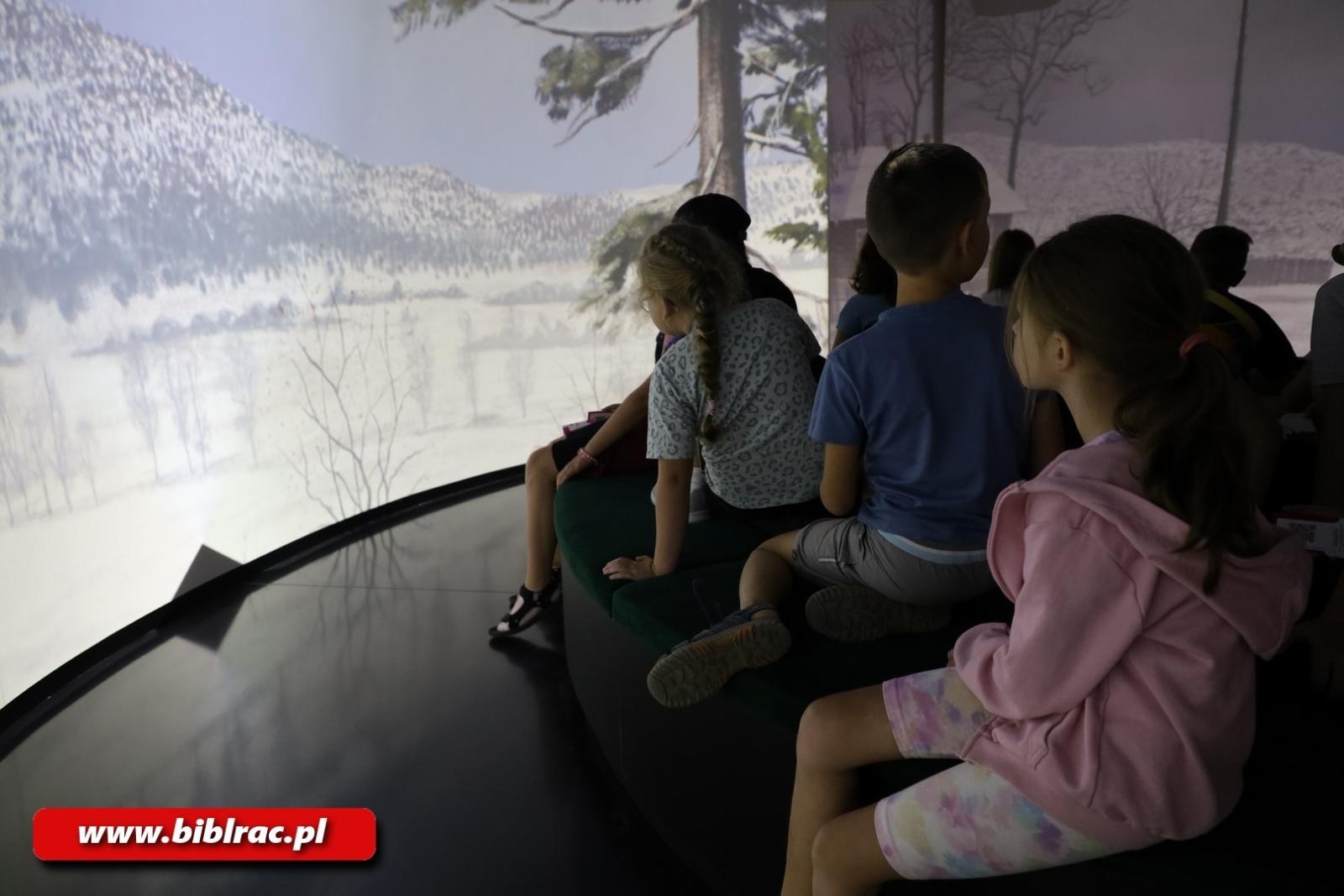 Zdjęcie w galerii na portalu naszraciborz.pl: Mamma Mia! Uczestnicy Lata z Biblioteką na wycieczce w Studiu Filmów Rysunkowych wiadomości z regionu