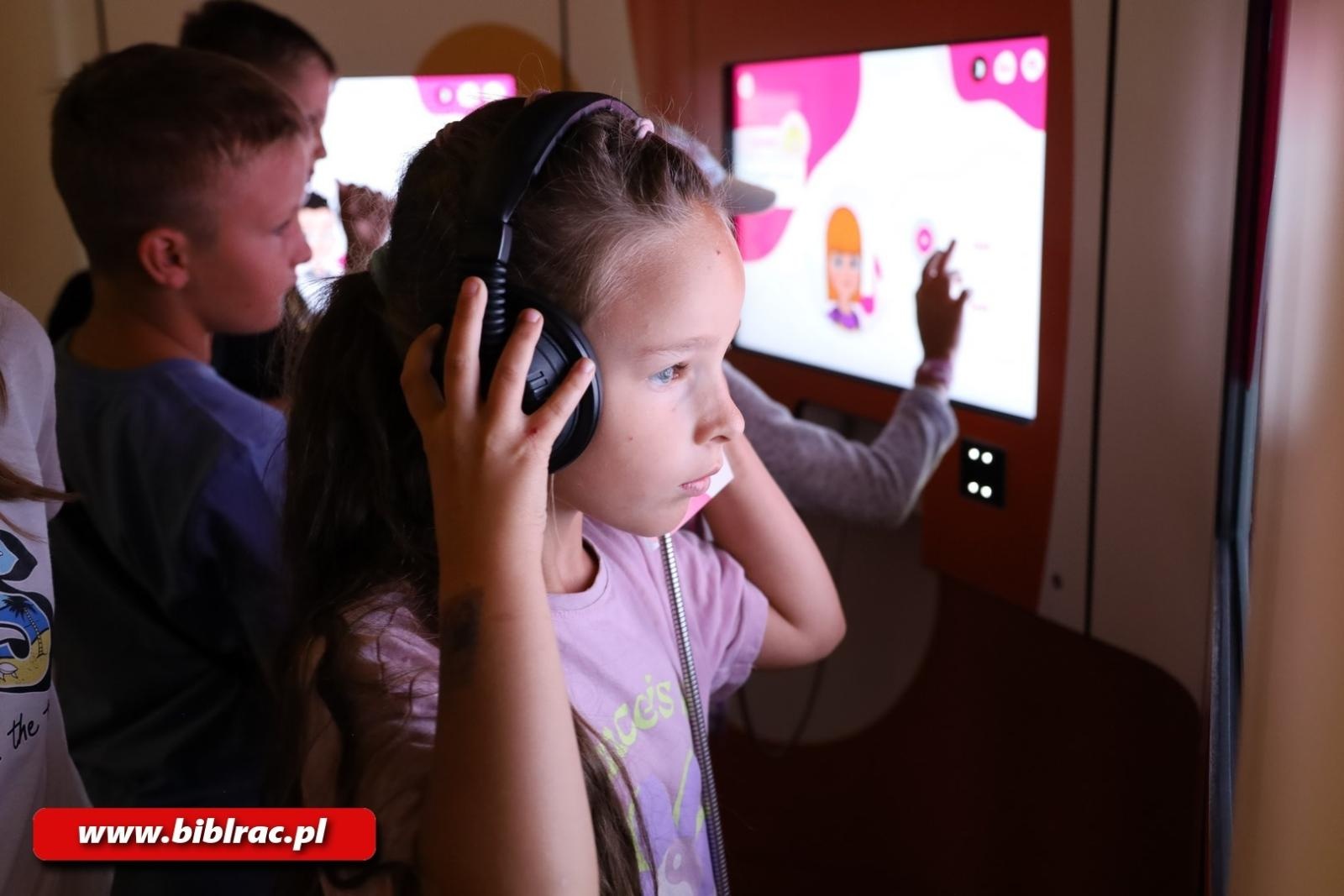 Zdjęcie w galerii na portalu naszraciborz.pl: Mamma Mia! Uczestnicy Lata z Biblioteką na wycieczce w Studiu Filmów Rysunkowych wiadomości z regionu