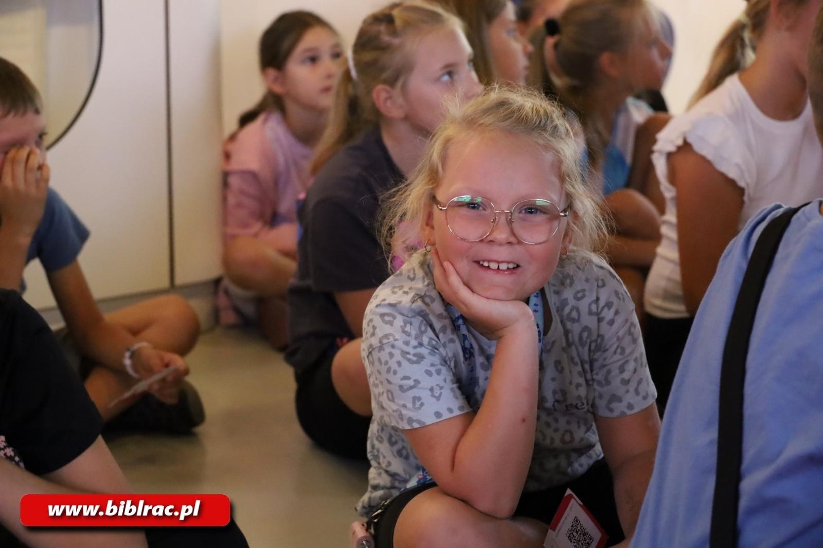 Zdjęcie w galerii na portalu naszraciborz.pl: Mamma Mia! Uczestnicy Lata z Biblioteką na wycieczce w Studiu Filmów Rysunkowych wiadomości z regionu