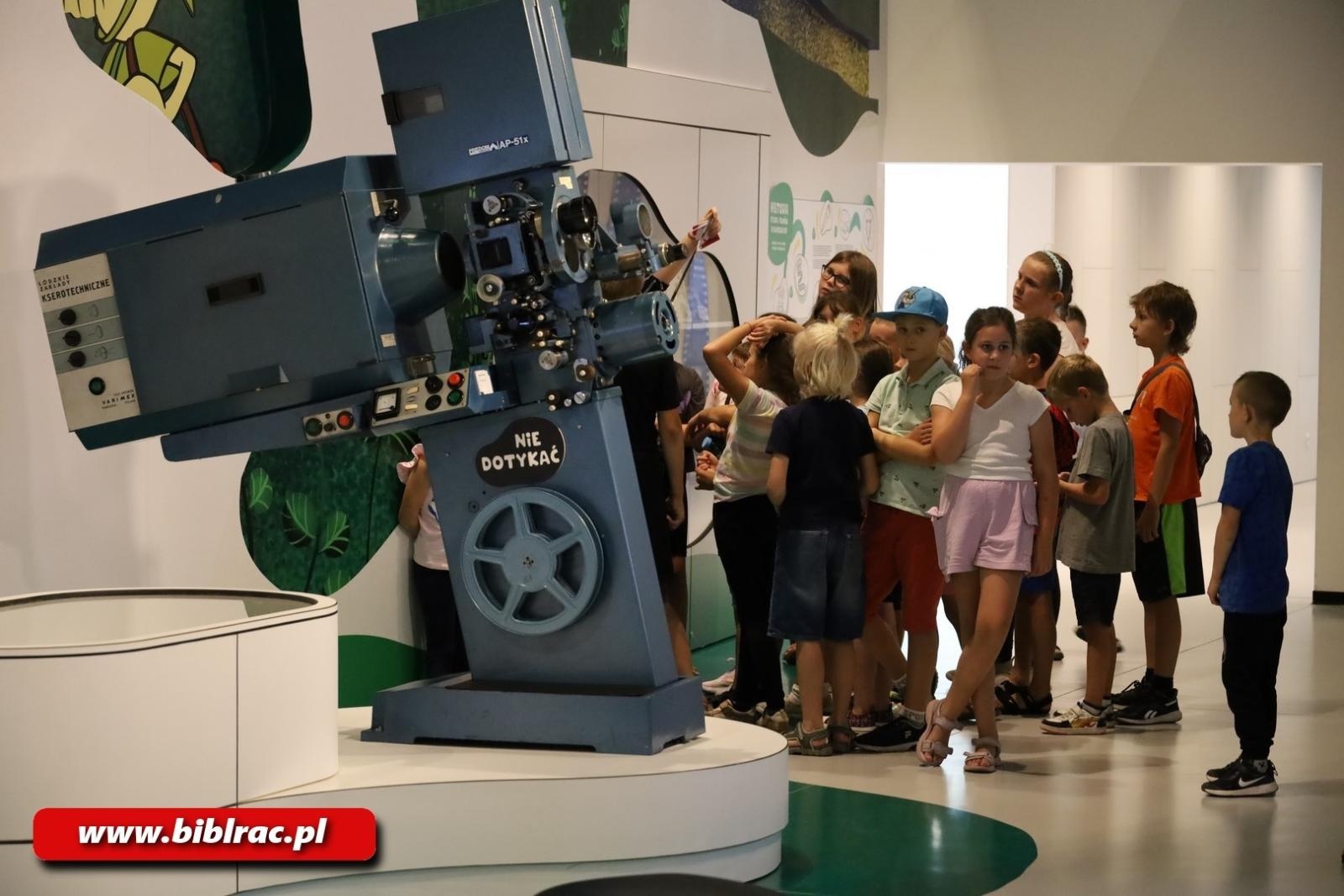 Zdjęcie w galerii na portalu naszraciborz.pl: Mamma Mia! Uczestnicy Lata z Biblioteką na wycieczce w Studiu Filmów Rysunkowych wiadomości z regionu