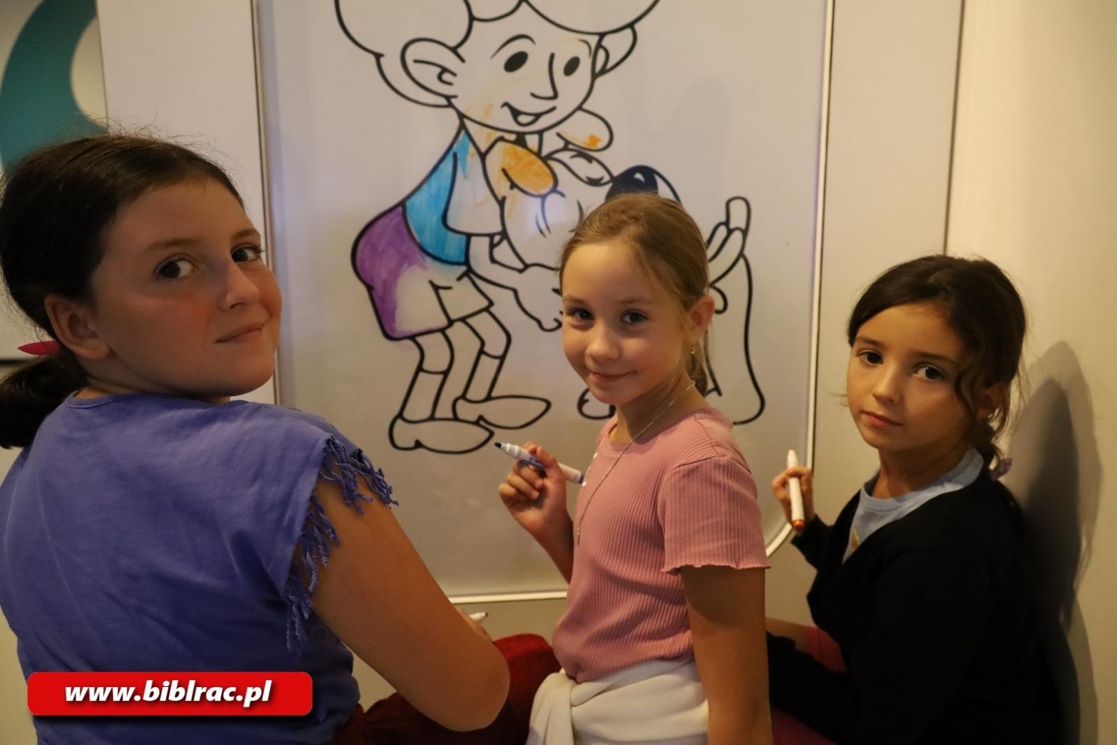 Zdjęcie w galerii na portalu naszraciborz.pl: Mamma Mia! Uczestnicy Lata z Biblioteką na wycieczce w Studiu Filmów Rysunkowych wiadomości z regionu