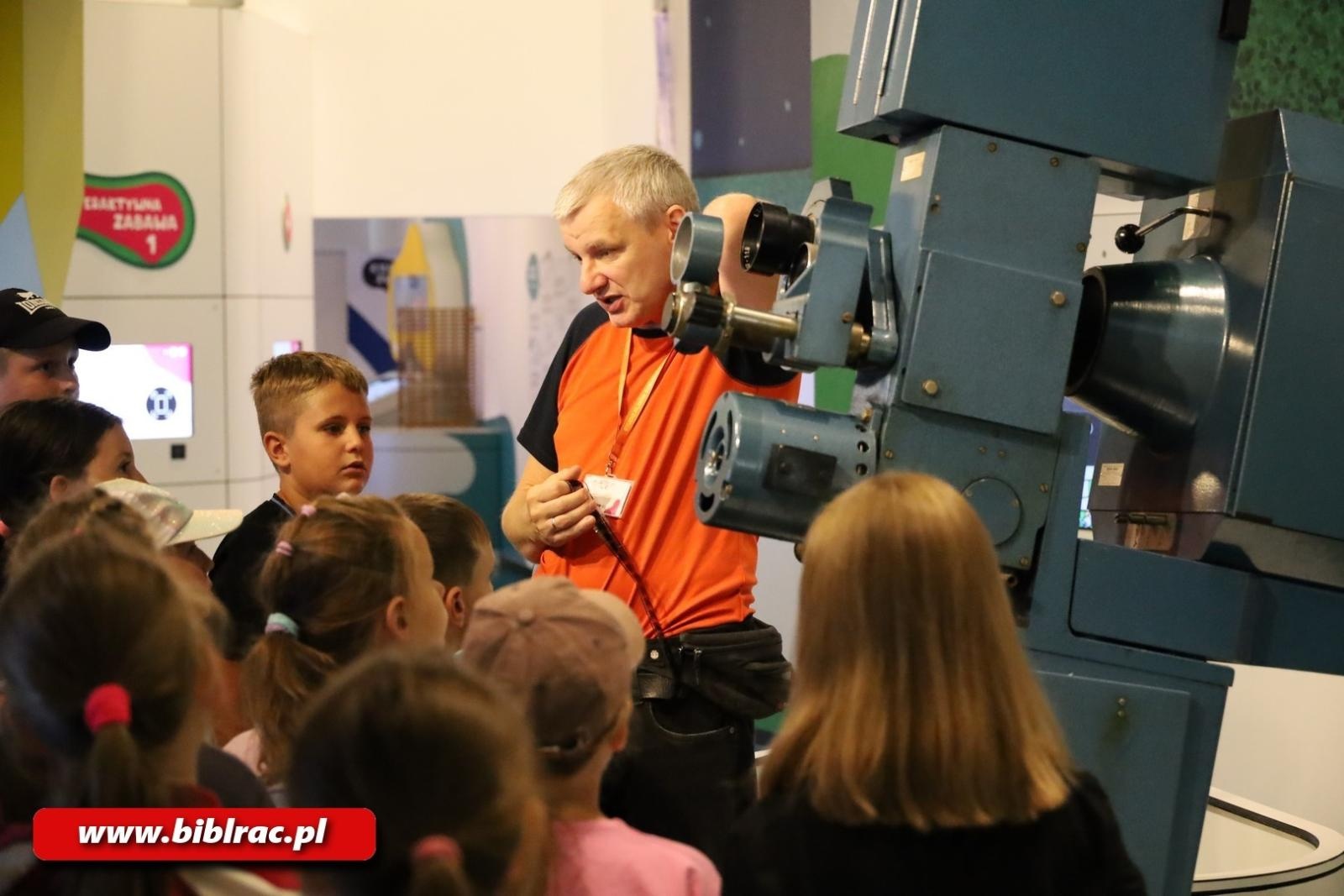 Zdjęcie w galerii na portalu naszraciborz.pl: Mamma Mia! Uczestnicy Lata z Biblioteką na wycieczce w Studiu Filmów Rysunkowych wiadomości z regionu