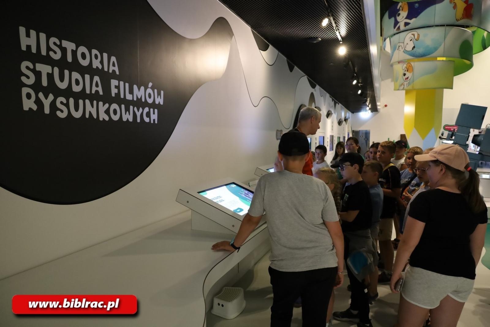 Zdjęcie w galerii na portalu naszraciborz.pl: Mamma Mia! Uczestnicy Lata z Biblioteką na wycieczce w Studiu Filmów Rysunkowych wiadomości z regionu