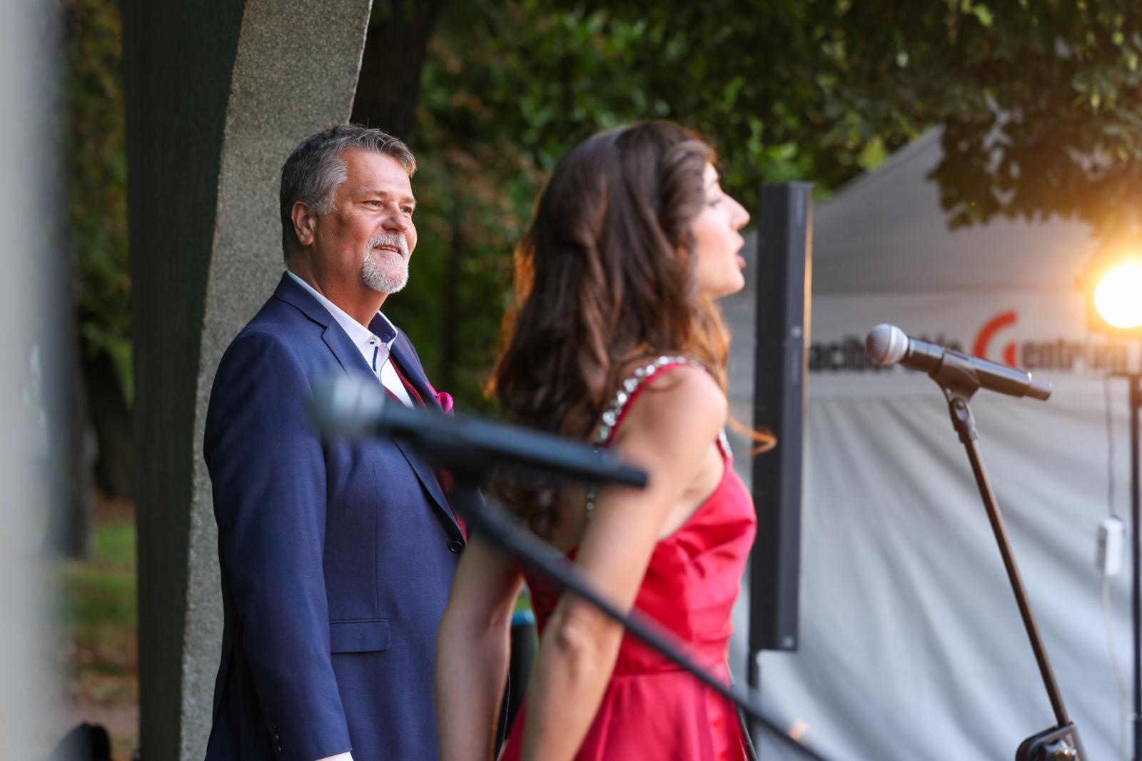 Zdjęcie w galerii na portalu naszraciborz.pl: W krainie uśmiechu Parku Roth wybrzmiały klasyki operetki i musicalu wiadomości z regionu