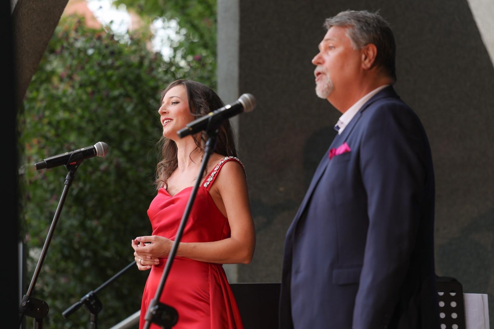 Zdjęcie w galerii na portalu naszraciborz.pl: W krainie uśmiechu Parku Roth wybrzmiały klasyki operetki i musicalu wiadomości z regionu