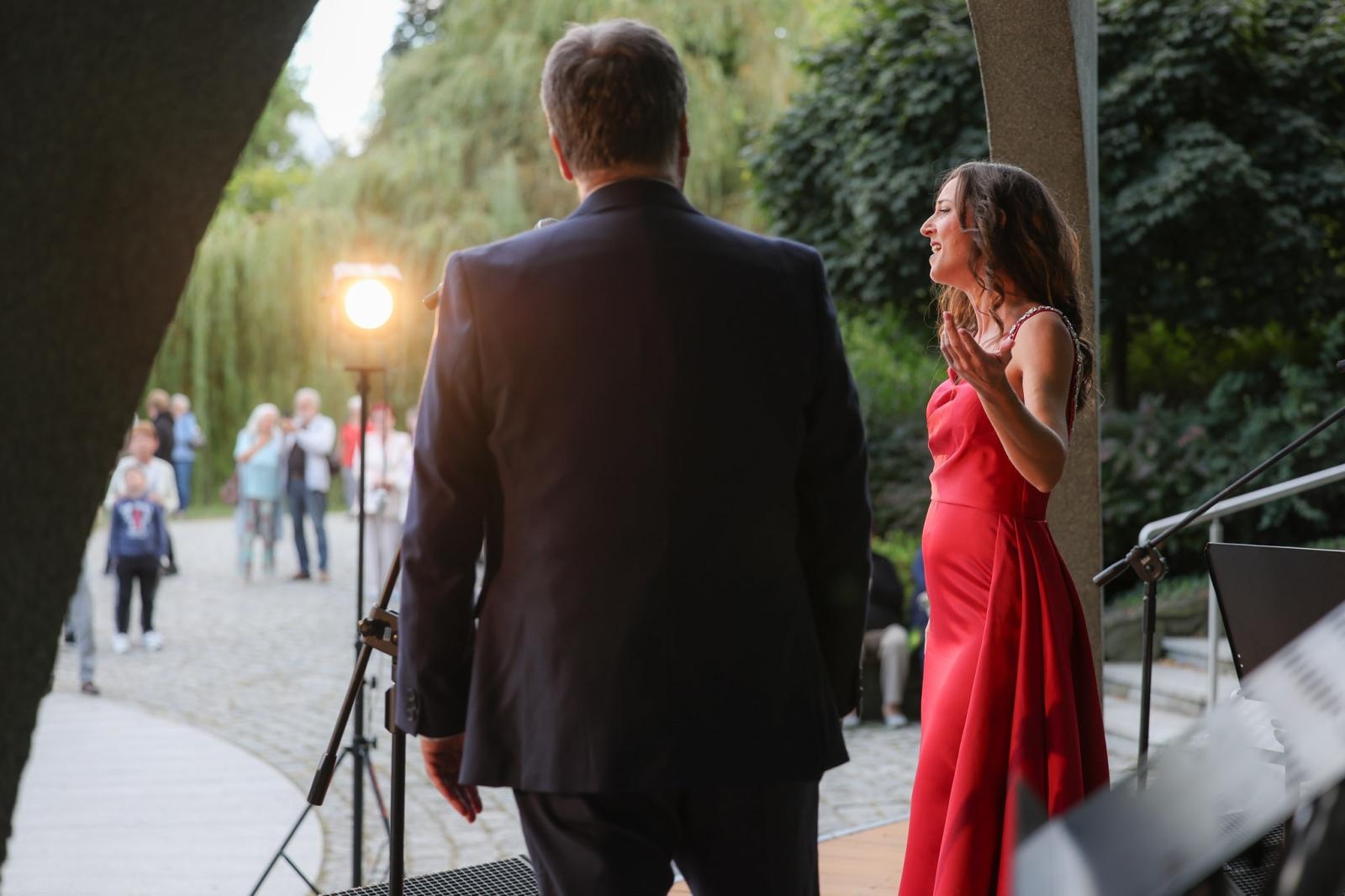 Zdjęcie w galerii na portalu naszraciborz.pl: W krainie uśmiechu Parku Roth wybrzmiały klasyki operetki i musicalu wiadomości z regionu