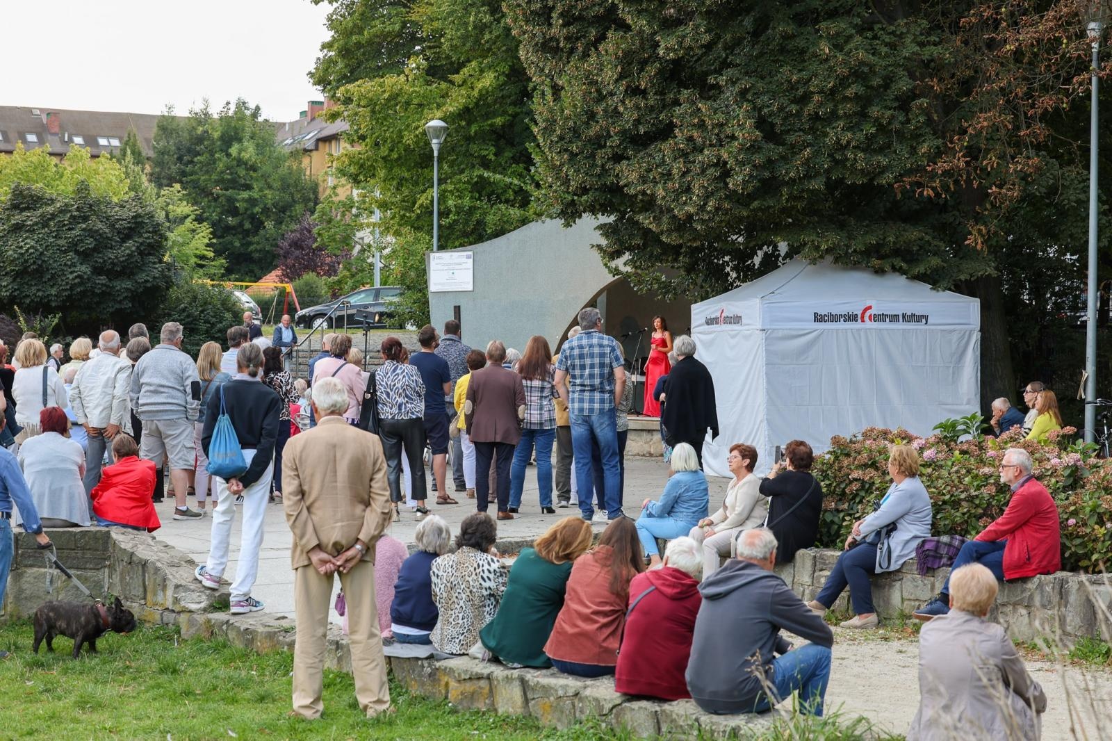 Zdjęcie w galerii na portalu naszraciborz.pl: W krainie uśmiechu Parku Roth wybrzmiały klasyki operetki i musicalu wiadomości z regionu