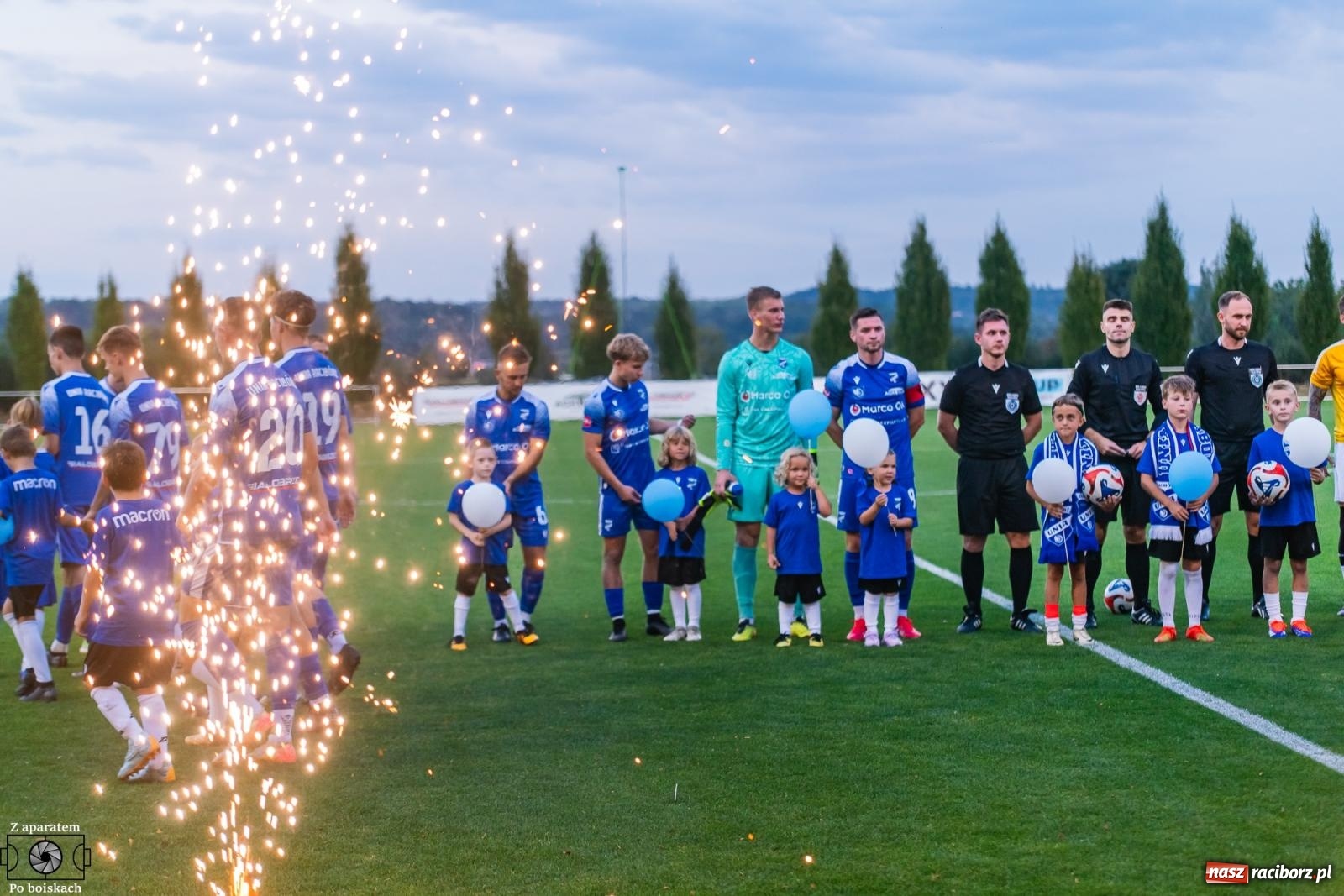 Zdjęcie w galerii na portalu naszraciborz.pl: Tłumy na derbach powiatu. Unia Racibórz liderem klasy okręgowej [FOTO] wiadomości z regionu