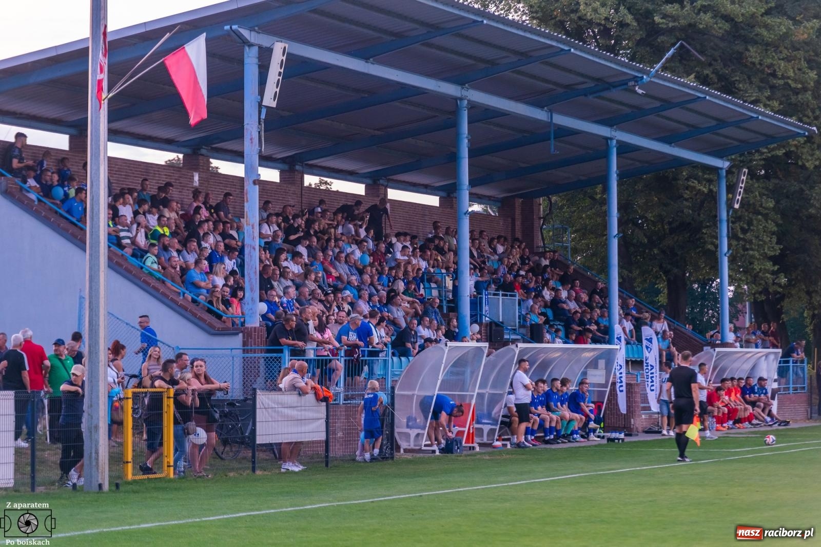 Zdjęcie w galerii na portalu naszraciborz.pl: Tłumy na derbach powiatu. Unia Racibórz liderem klasy okręgowej [FOTO] wiadomości z regionu