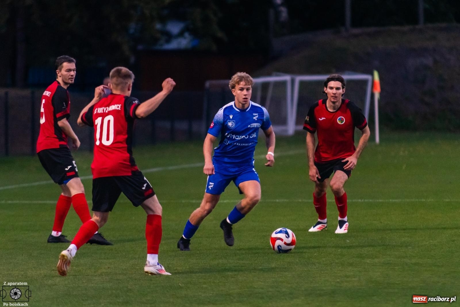 Zdjęcie w galerii na portalu naszraciborz.pl: Tłumy na derbach powiatu. Unia Racibórz liderem klasy okręgowej [FOTO] wiadomości z regionu