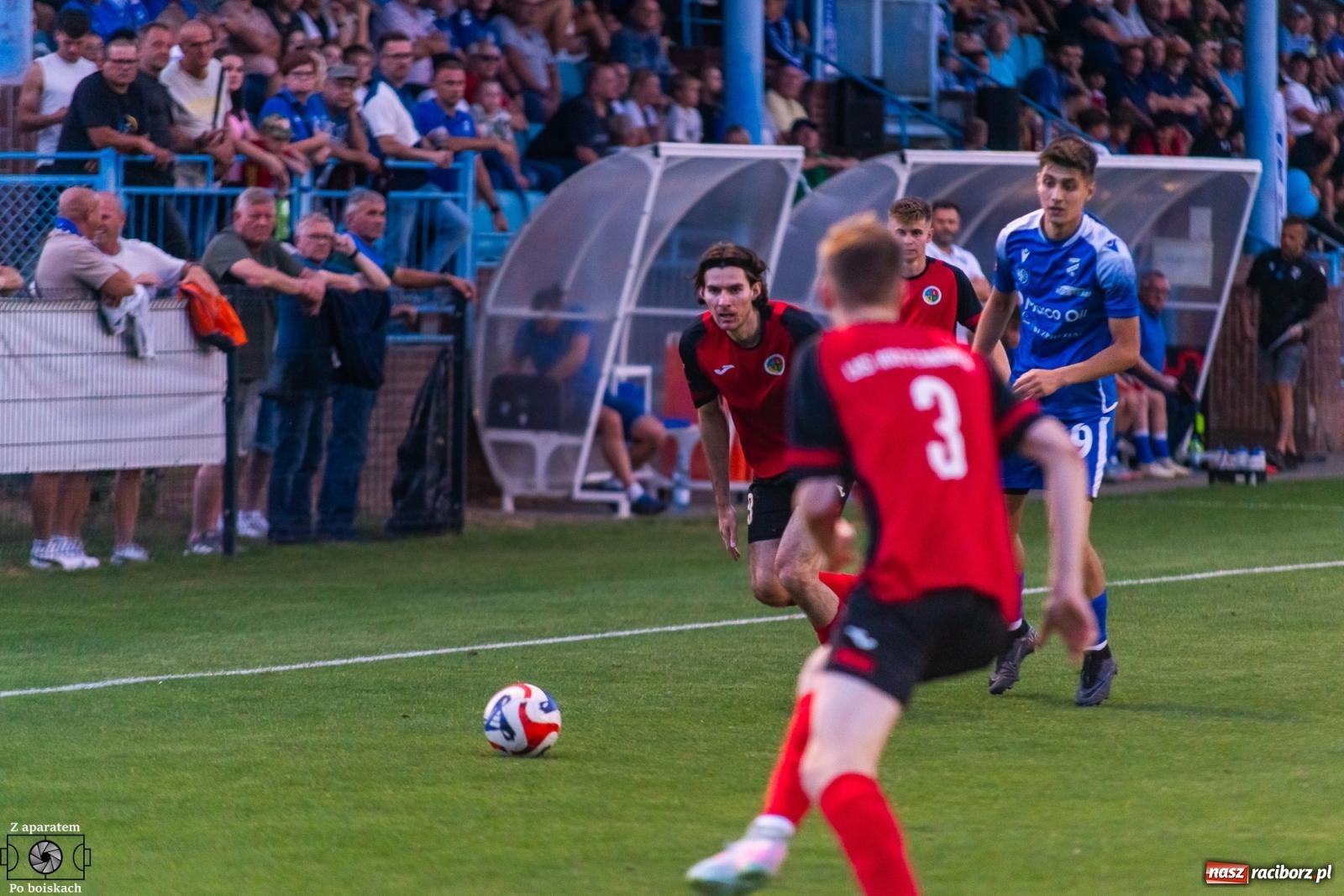 Zdjęcie w galerii na portalu naszraciborz.pl: Tłumy na derbach powiatu. Unia Racibórz liderem klasy okręgowej [FOTO] wiadomości z regionu