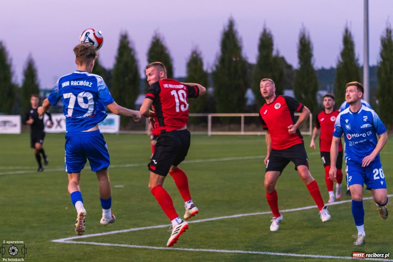 Zdjęcie w galerii na portalu naszraciborz.pl: Tłumy na derbach powiatu. Unia Racibórz liderem klasy okręgowej [FOTO] wiadomości z regionu