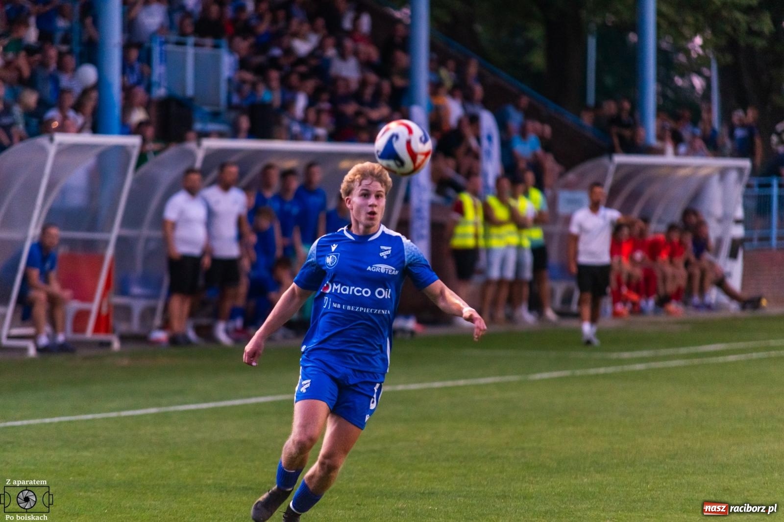 Zdjęcie w galerii na portalu naszraciborz.pl: Tłumy na derbach powiatu. Unia Racibórz liderem klasy okręgowej [FOTO] wiadomości z regionu