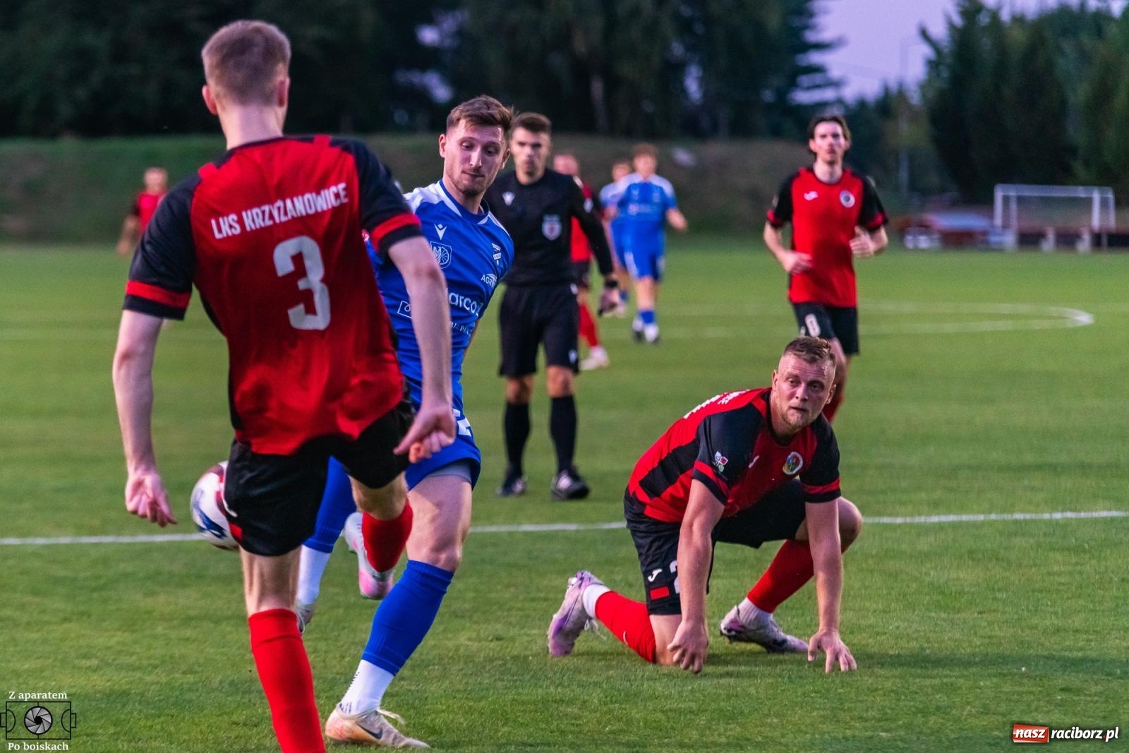 Zdjęcie w galerii na portalu naszraciborz.pl: Tłumy na derbach powiatu. Unia Racibórz liderem klasy okręgowej [FOTO] wiadomości z regionu
