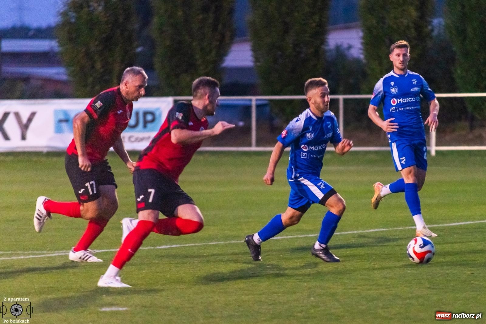 Zdjęcie w galerii na portalu naszraciborz.pl: Tłumy na derbach powiatu. Unia Racibórz liderem klasy okręgowej [FOTO] wiadomości z regionu