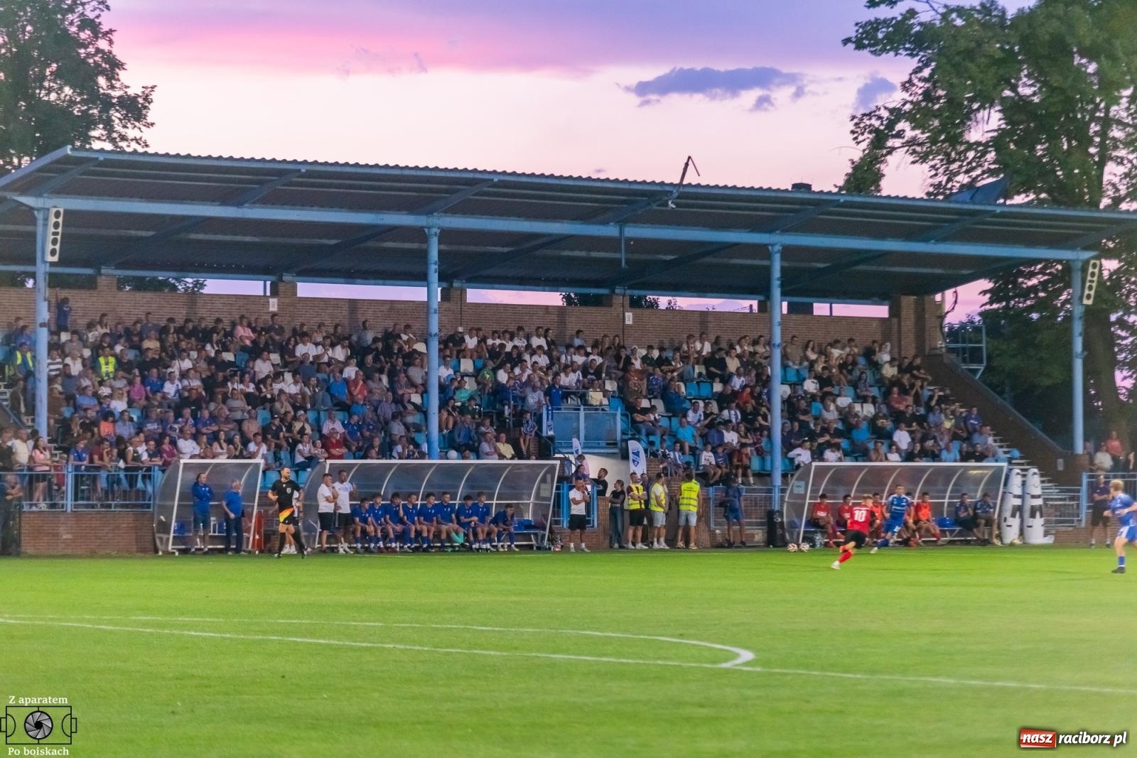 Zdjęcie w galerii na portalu naszraciborz.pl: Tłumy na derbach powiatu. Unia Racibórz liderem klasy okręgowej [FOTO] wiadomości z regionu