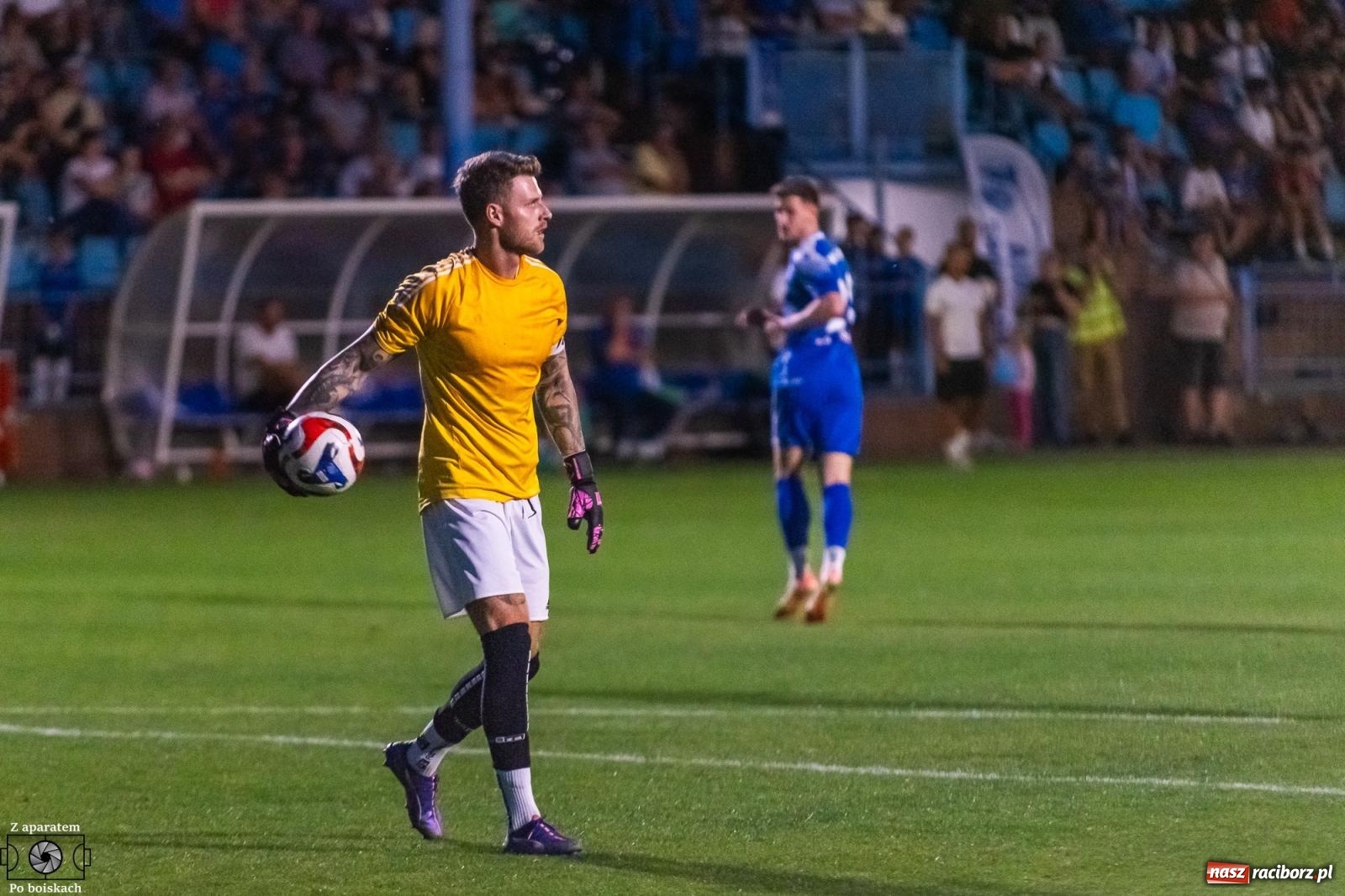 Zdjęcie w galerii na portalu naszraciborz.pl: Tłumy na derbach powiatu. Unia Racibórz liderem klasy okręgowej [FOTO] wiadomości z regionu