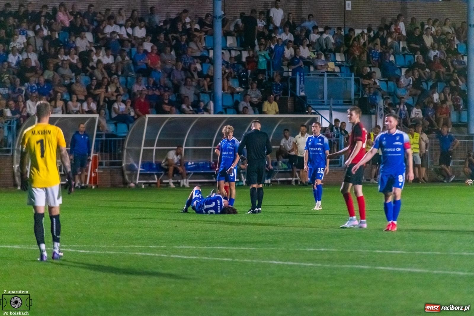 Zdjęcie w galerii na portalu naszraciborz.pl: Tłumy na derbach powiatu. Unia Racibórz liderem klasy okręgowej [FOTO] wiadomości z regionu