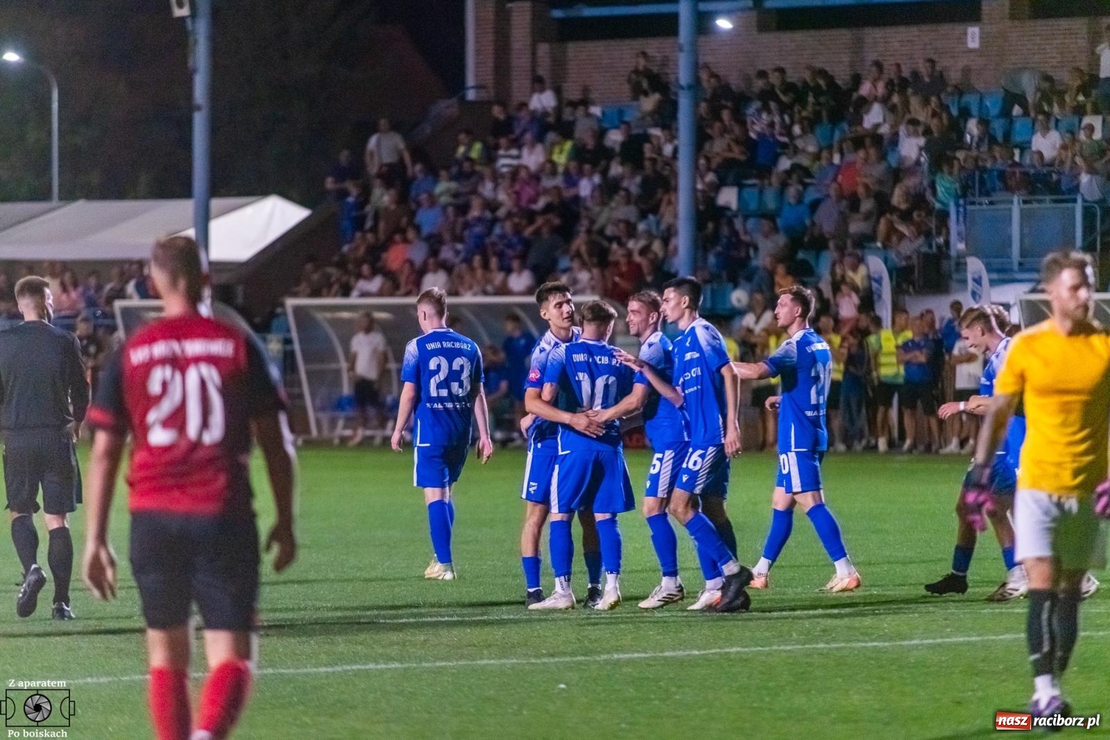 Zdjęcie w galerii na portalu naszraciborz.pl: Tłumy na derbach powiatu. Unia Racibórz liderem klasy okręgowej [FOTO] wiadomości z regionu
