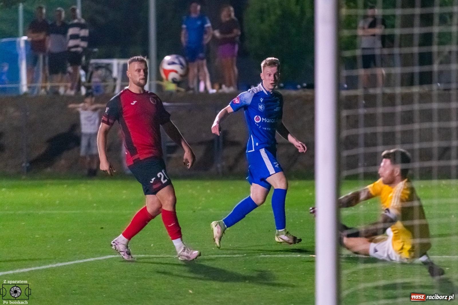 Zdjęcie w galerii na portalu naszraciborz.pl: Tłumy na derbach powiatu. Unia Racibórz liderem klasy okręgowej [FOTO] wiadomości z regionu