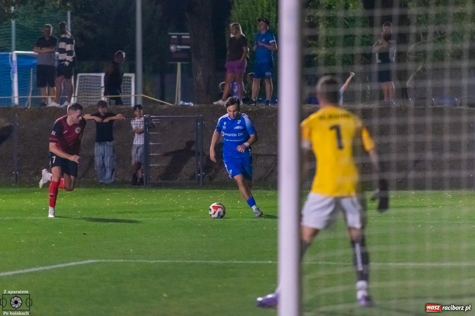 Zdjęcie w galerii na portalu naszraciborz.pl: Tłumy na derbach powiatu. Unia Racibórz liderem klasy okręgowej [FOTO] wiadomości z regionu