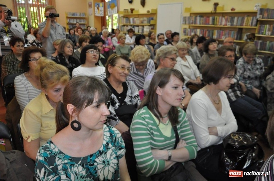 Zdjęcie w galerii na portalu naszraciborz.pl: Z żalem wychodzę z biblioteki... wiadomości z regionu