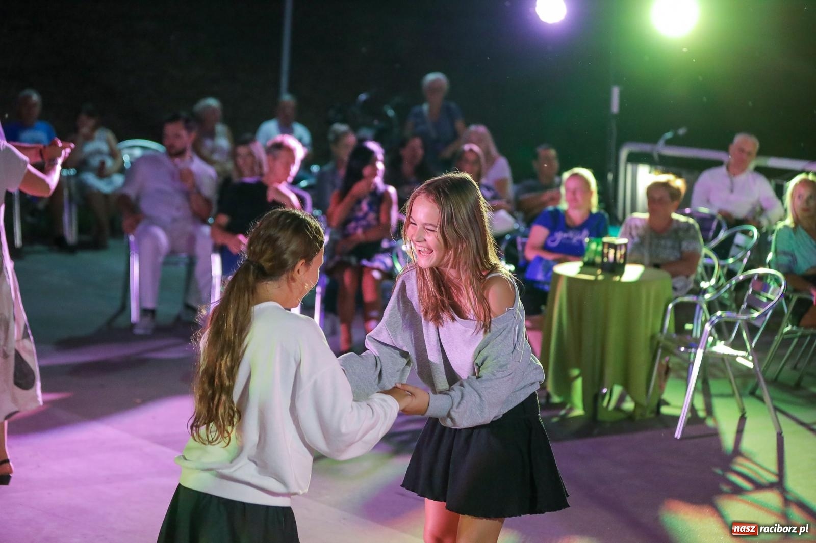 Zdjęcie w galerii na portalu naszraciborz.pl: Potańcówka kubańska na bulwarach przyciągnęła tłumy miłośników latino wiadomości z regionu