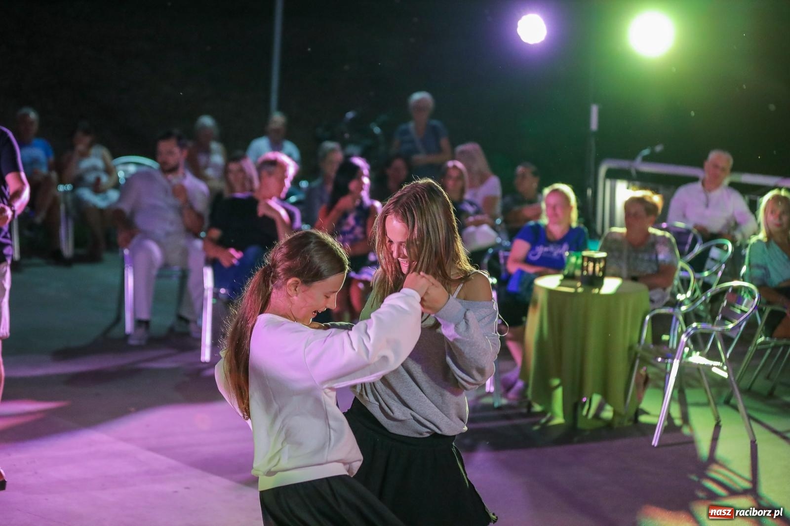 Zdjęcie w galerii na portalu naszraciborz.pl: Potańcówka kubańska na bulwarach przyciągnęła tłumy miłośników latino wiadomości z regionu