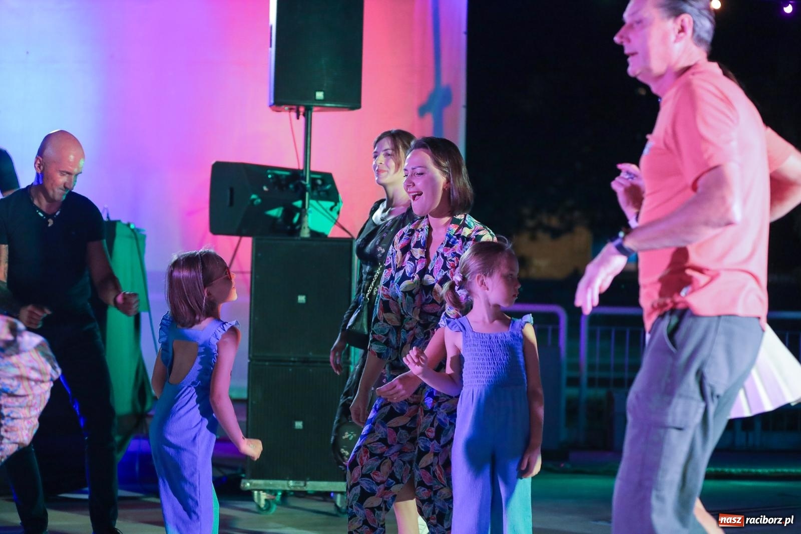 Zdjęcie w galerii na portalu naszraciborz.pl: Potańcówka kubańska na bulwarach przyciągnęła tłumy miłośników latino wiadomości z regionu