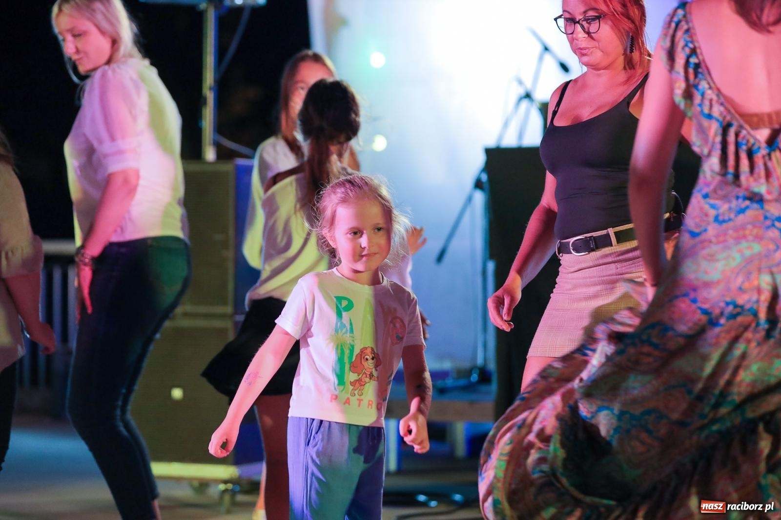Zdjęcie w galerii na portalu naszraciborz.pl: Potańcówka kubańska na bulwarach przyciągnęła tłumy miłośników latino wiadomości z regionu