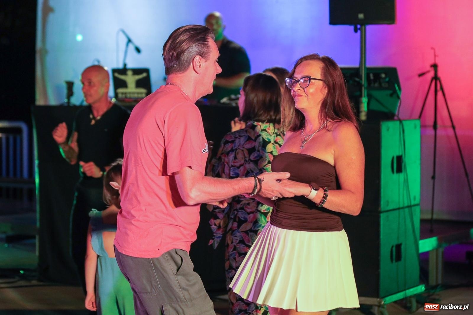 Zdjęcie w galerii na portalu naszraciborz.pl: Potańcówka kubańska na bulwarach przyciągnęła tłumy miłośników latino wiadomości z regionu