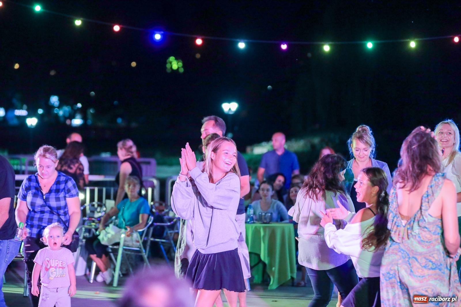 Zdjęcie w galerii na portalu naszraciborz.pl: Potańcówka kubańska na bulwarach przyciągnęła tłumy miłośników latino wiadomości z regionu