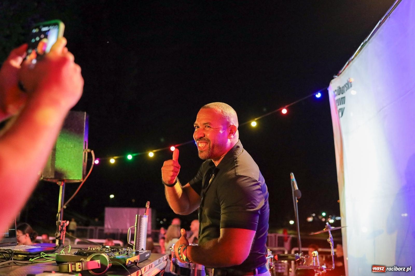 Zdjęcie w galerii na portalu naszraciborz.pl: Potańcówka kubańska na bulwarach przyciągnęła tłumy miłośników latino wiadomości z regionu