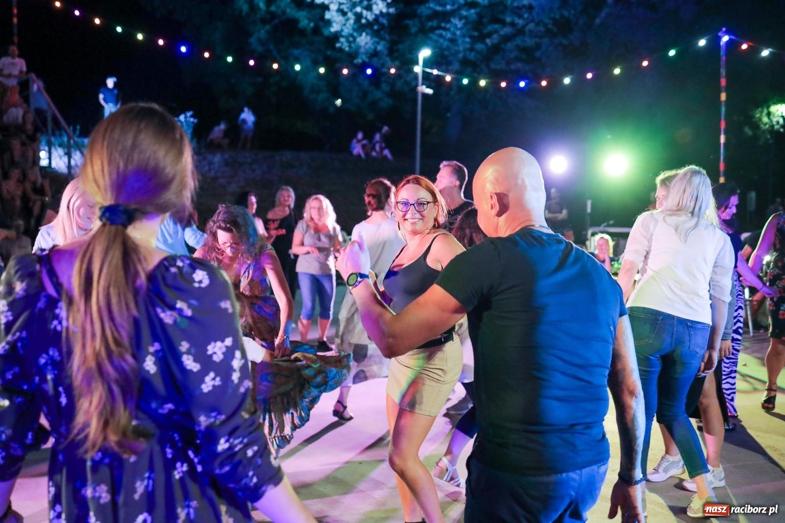 Zdjęcie w galerii na portalu naszraciborz.pl: Potańcówka kubańska na bulwarach przyciągnęła tłumy miłośników latino wiadomości z regionu